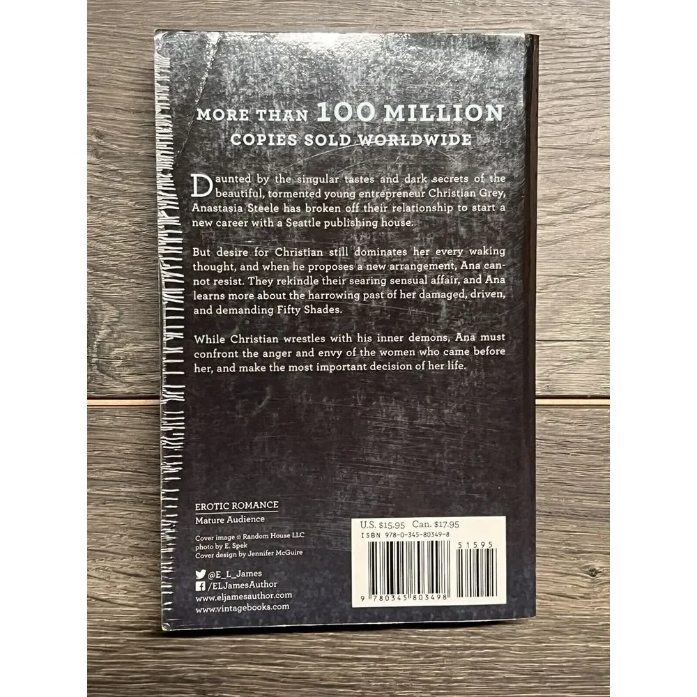 Fifty Shades Darker : Book Two of the Fifty Shades Trilogy by E. L. James (2013,